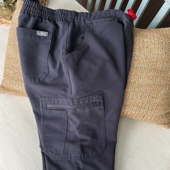 FIGS Yola Skinny scrub pants - Picture 4 of 4